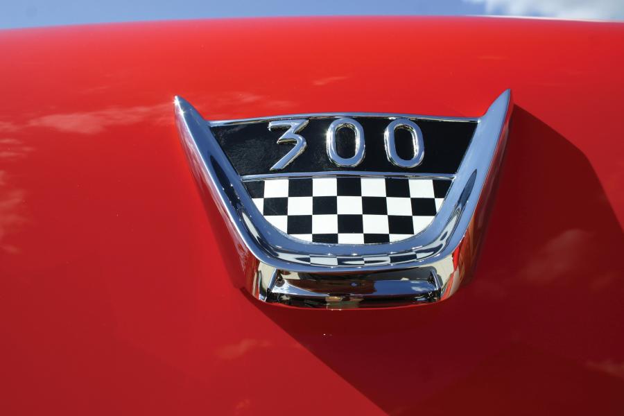 Логотип Chrysler C-300 1955 года  (фото 7 из 98)
